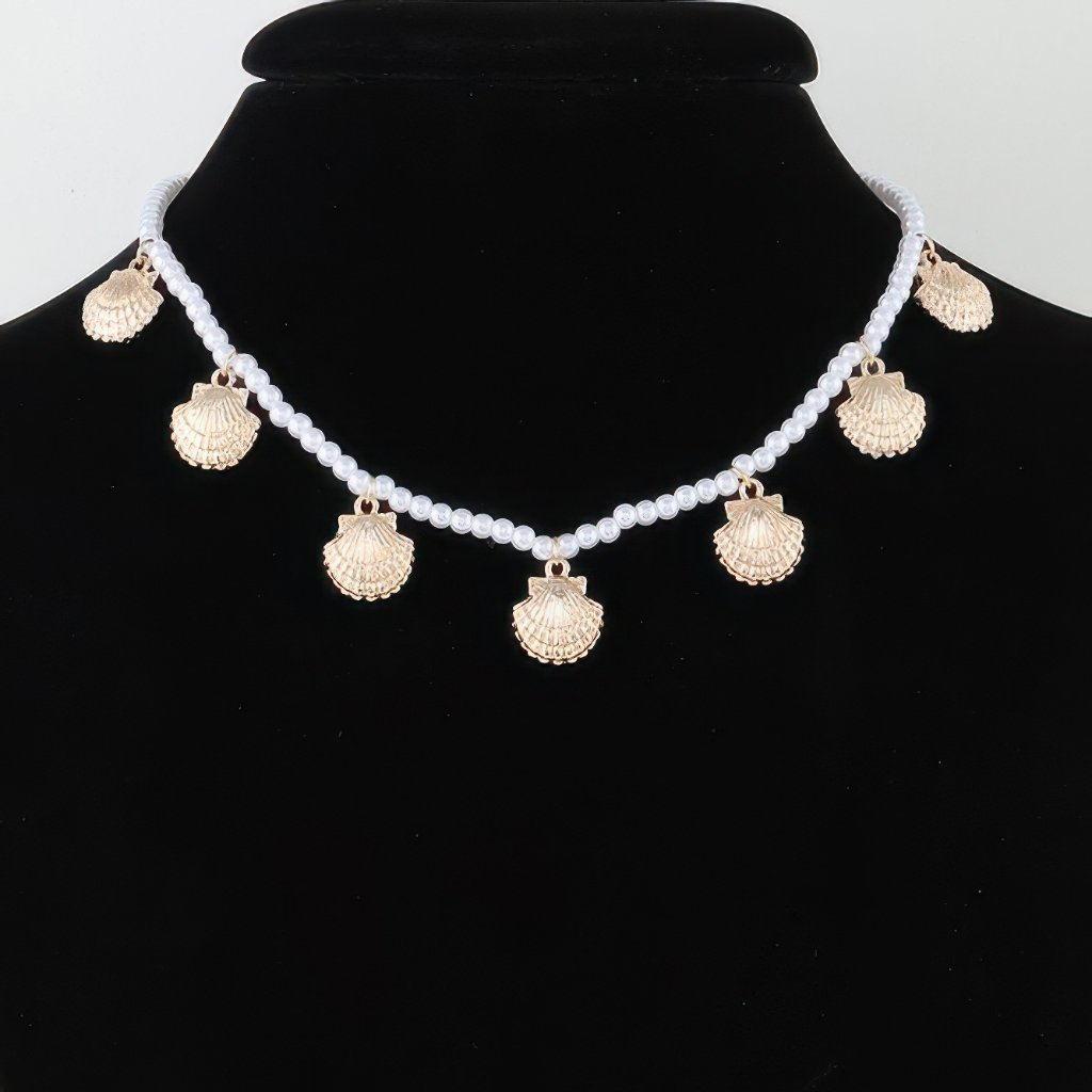 Clamshell Charm Pearl Necklace